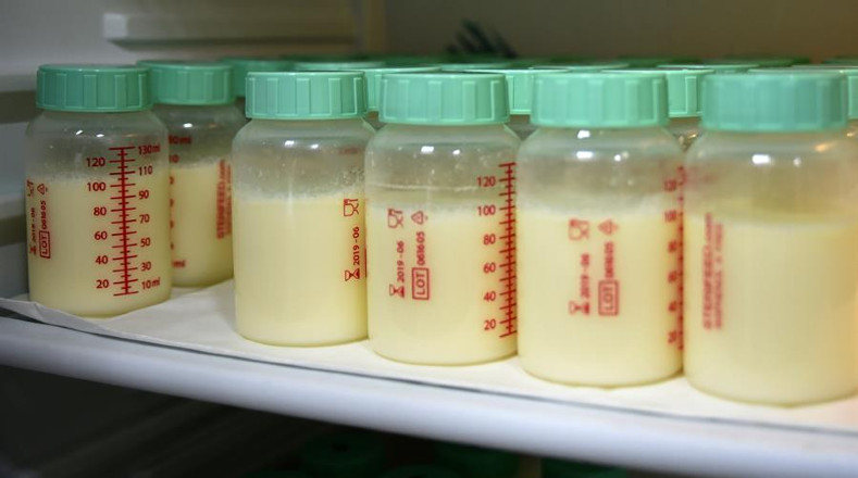 Una de las iniciativas para el apoyo a la lactancia materna ha sido la creación de bancos de leche, práctica actualmente extendida en todo el mundo.
