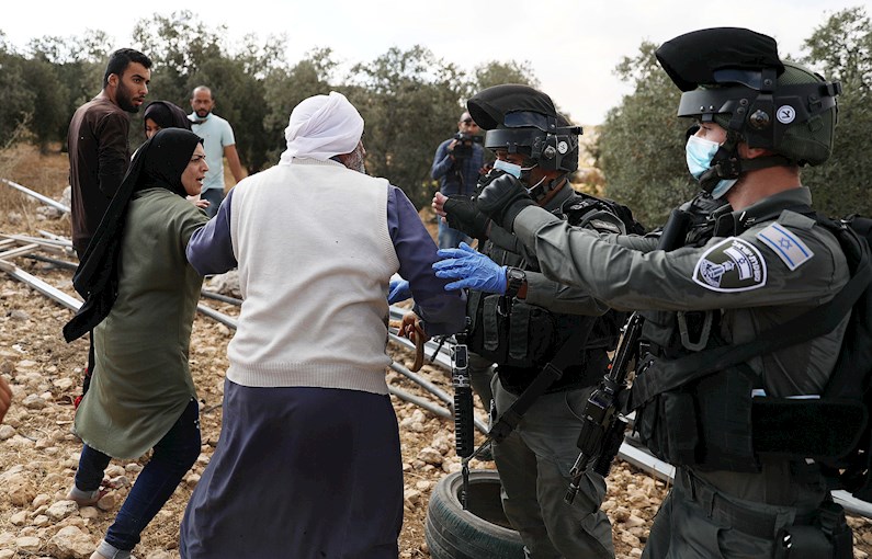 Las detenciones de palestinos a manos de las tropas de ocupación israelíes constituyen parte del panorama cotidiano en la región.
