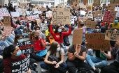 Las protestas del fin de semana en Reino Unido involucraron a muchos jóvenes preocupados por su futuro.