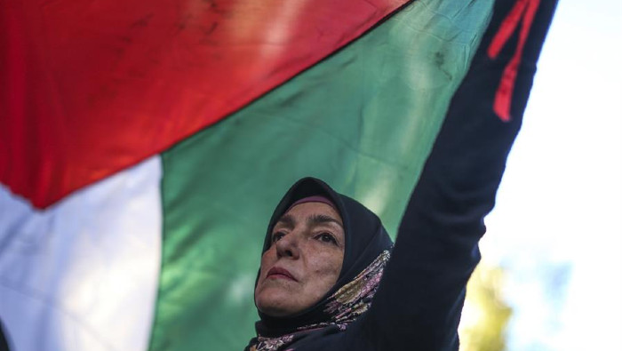 El acuerdo ha recibido el rechazo mayoritario de la comunidad árabe por considerar que traiciona la causa palestina.