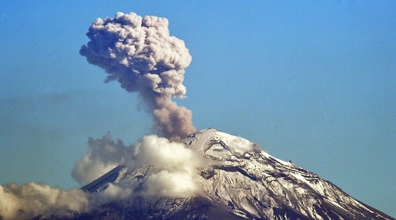Posee una gran actividad volcánica, por lo que las autoridades han catalogado que puede representar un peligro para los pueblos cercanos.
