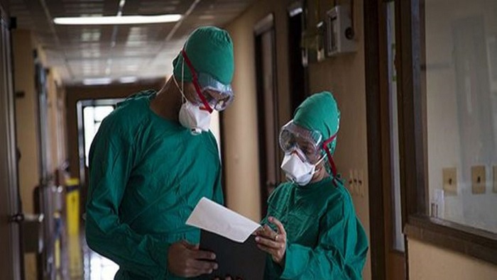 Especialistas cubanos de la salud laboran en primera línea contra la Covid-19 en 38 países.