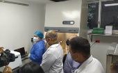 Autoridades venezolanas y de la embajada de Cuba en Venezuela realizaron un recorrido por el laboratorio de biología molecular.
