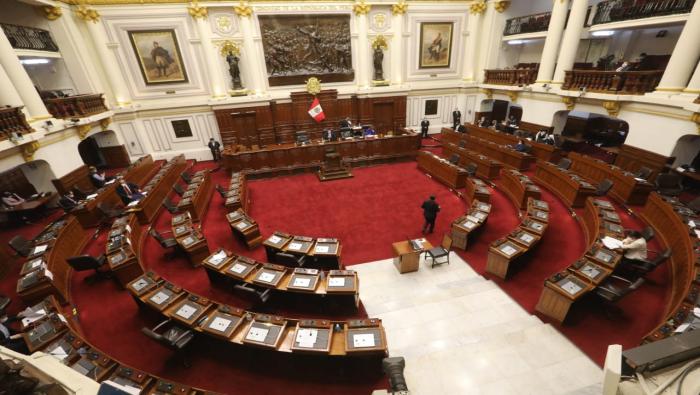 Con 65 votos a favor, 36 en contra y 24 abstenciones, los congresistas admitieron la moción que obliga a Vizcarra a presentarse ante el pleno del Parlamento.