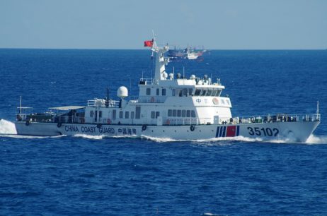 La presencia de guardacostas chinos es motivo de controversia, debido a que Japón considera el archipiélago Senkaku (Diaoyu para China) como suyo.