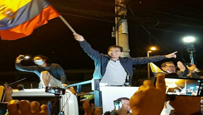 Ante el fallo favorable, el candidato presidencial, Andrés Arauz agradeció a cientos de sus partidarios, quienes exigían la participación de la Unión por la Esperanza.