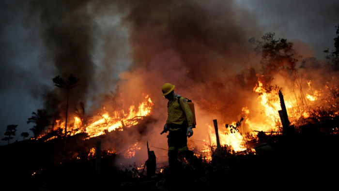 El Instituto Brasileño del Medio Ambiente informó que tras recibir recursos financieros proseguirá el combate de los incendios.