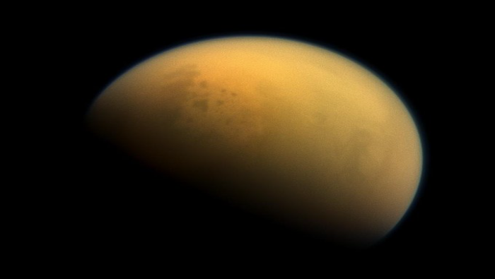 La molécula detectada podría representar un indicio de compuestos más complejos relacionados con la posibilidad de que en Titán se pueda albergar vida.