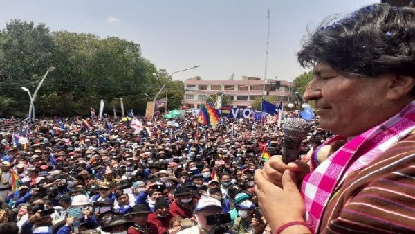 Evo Morales manifestó que el imperialismo estadounidense pretendía proscribir al MAS para evitar su triunfo en las elecciones del 18 de octubre.