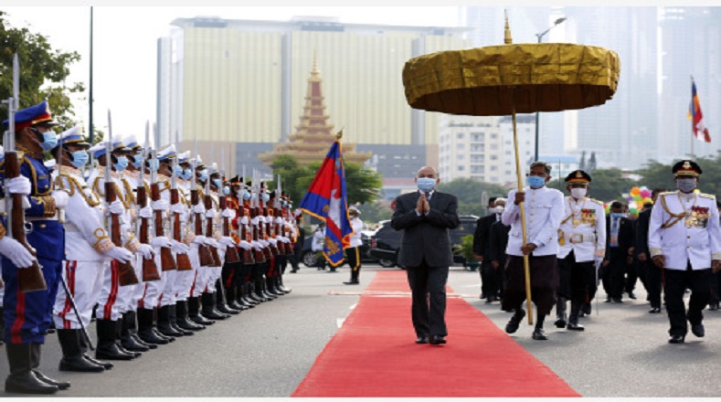 El príncipe Norodom Sihanouk, actual rey y primer ministro de Camboya, está elegido desde 1991.