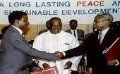 La firma del protocolo de Lusaka puso fin a la guerra civil en Angola.