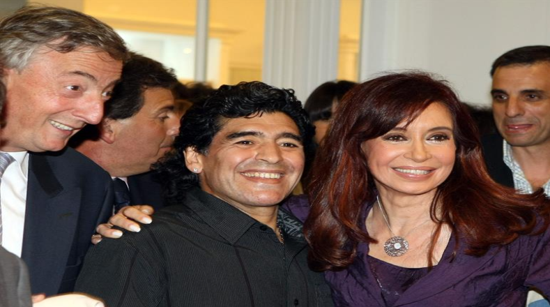Los expresidentes argentinos, Néstor Kirchner y Cristina Fernández de Kirchner, llegaron a compartir momentos inolvidables junto al famoso astro de fútbol de su nación, Diego Armando Maradona.