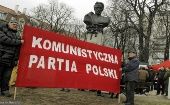 El Partido Comunista de Polonia se considera sucesor del histórico Partido Comunista que existió en ese país desde 1918 hasta 1938.