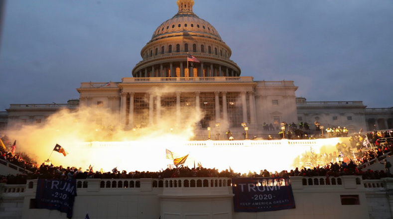 Vea cómo ardieron el Capitolio y la democracia estadounidense en Washington D.C.