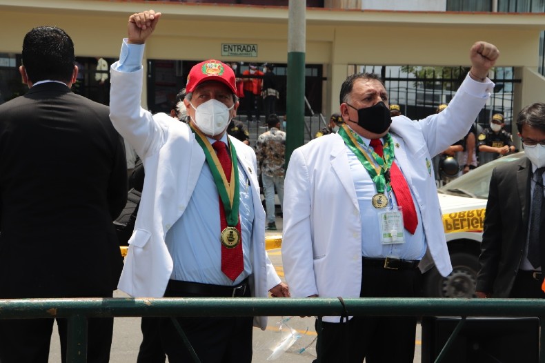 La huelga de los sindicatos médicos en Perú manifiesta el rechazo a las condiciones con las que se enfrenta la pandemia en el país.