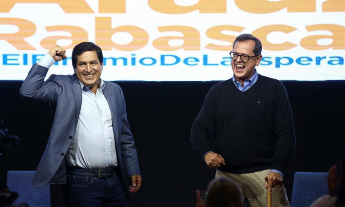 Andrés Arauz y Carlos Rabascall acumulan más del 30 por ciento de los votos válidos, a más de 10 puntos porcentuales de sus más cercanos contendientes.