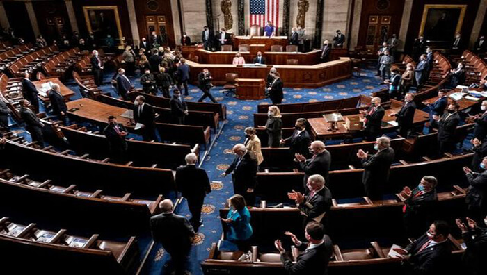 Tras más de 12 horas de bloqueo, los senadores dieron el visto bueno al plan de rescate de Joe Biden.