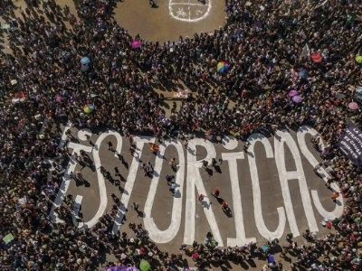 Súper lunes feminista: estaciones del metro de Santiago son
