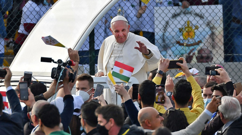 El papa Francisco acude al estadio "Franso Hariri" en Erbil,  para presidir la Santa Misa en el marco de su viaje apostólico a IraK, como "peregrino de paz"..