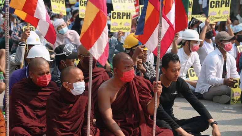 Las protestas populares en Myanmar se han mantenido constantes desde la llegada al poder de los militares el pasado 1 de febrero.