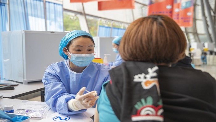 China ha organizado el funcionamiento de unos 75.000 centros de vacunación para inmunizar a su población contra el coronavirus.