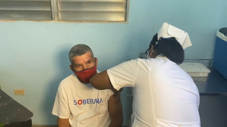 Poco antes de las 3 de la tarde de La Habana, culminó la inclusión del último voluntario en los ensayos clínicos de Soberana02.