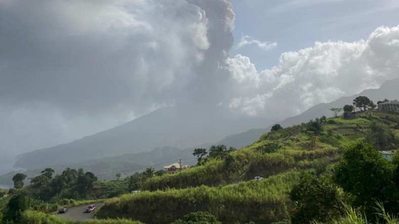 La erupción volcánica en San Vicente provoca que la mitad norte de la isla deba ser, con urgencia, evacuada.