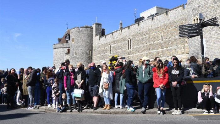 Se observó un minuto de silencio fuera del Castillo de Windsor durante el funeral del príncipe Felipe.