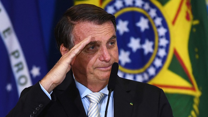 El testimonio de un exministro de Salud y la muerte de un popular actor por Covid-19 han avivado el debate contra Bolsonaro.