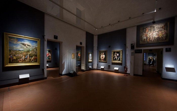 La galería Uffizi, ubicada en la ciudad de Florencia, es considerada la pinacoteca más importante de Italia.