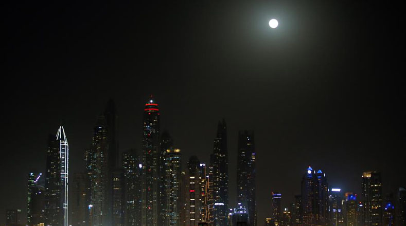 Dubai. El mundo pudo disfrutar de un espectáculo casi único donde un eclipse lunar total, el primero de este 2021.