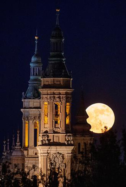 Zaragoza, España. También se podrá disfrutar de una Superluna, cuando la Luna pasa a 360.000 kilómetros de la Tierra y puede parecer un 30 por ciento más brillante y un 14 por ciento más grande.