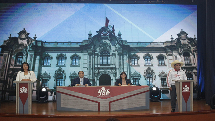 Castillo y Fujimori debaten sobre seis puntos entre los que se encuentran el plan de gobierno, la pandemia y lucha contra la corrupción.