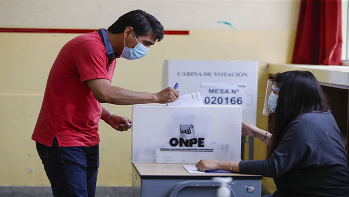 En la primera vuelta electoral para elegir la nueva Presidencia de Perú hubo una participación del 70% del padrón electoral.