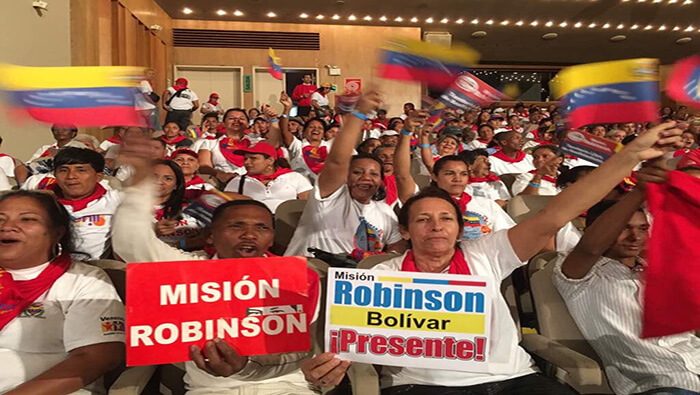 La Misión Robinson fue posible gracias a las voluntades del líder de la Revolución Bolivariana Hugo Chávez y el comandante Fidel Castro.