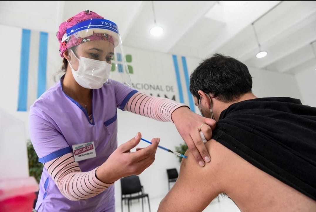 Argentina impulsa la vacunación para contribuir a contener la tercera ola de la pandemia causada por el virus Sars-CoV-2