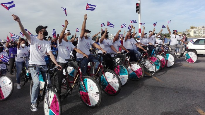 Jóvenes realizan caravana de la Victoria Popular en Cuba