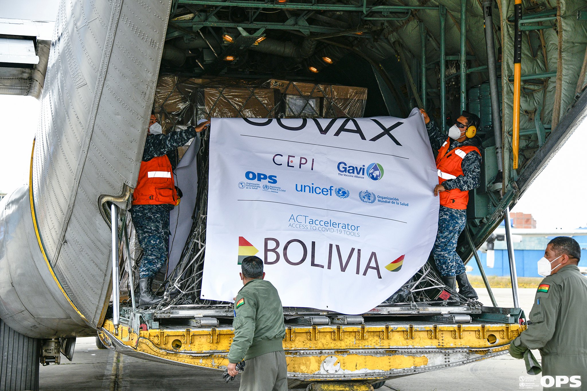 El cargamento de 153.600 vacunas AstraZeneca fue donadas por Suecia a través del COVAX.