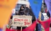 Los maestros uruguayos protestan contra el recorte y exigen un proyecto educativo democrático.