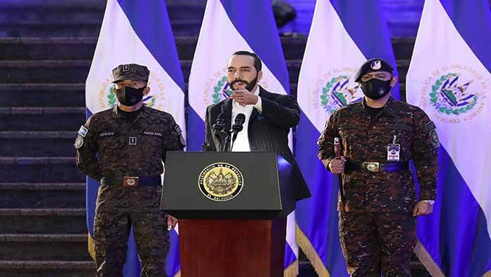 El presidente salvadoreño ha sido muy criticado por su estrategia de controlar todos los poderes en El Salvador.