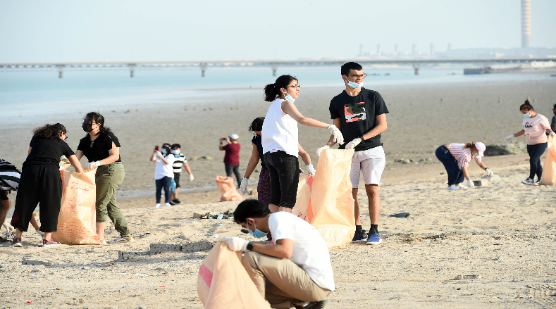 Las jornadas de limpiezas han ganado mayor popularidad entre la población común, que, acompañados de ambientalistas, aportan a la salud y al cuidado de nuestras playas. Una práctica que además, comienza a convertirse en una tradición mundial.
