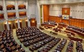 Con la Covid-19 fuera de control y una ruptura en la coalición gobernante, el parlamento de Rumania aprobó una moción de censura contra el Gobierno.