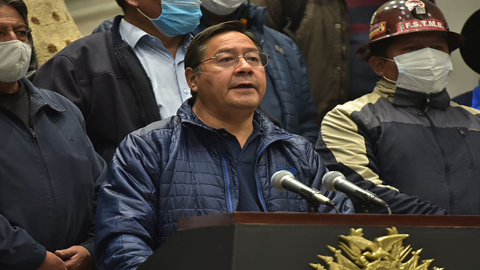 Diversos representantes de gremios (campesinos, transportistas y trabajadores) expresaron la defensa a la democracia y constitucionalidad del país andino.