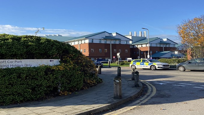 En las afueras del Hospital de Mujeres de Liverppol expotó un taxi este domingo antes de las 11H00 local y es confirmado que fue acto terrorista.
