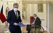 El presidente checo nombra a Fiala como primer ministro en una ceremonia detrás de un vidrio