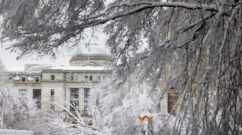 Washington D.C, capital de EE.UU., espera hasta veinte centímetros de nieve por su primera tormenta invernal de la temporada..