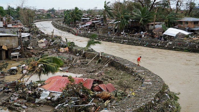 En la mayoría de las regiones afectads en Filipinas, las personas se enfermaron tras beber agua contaminada producto del tifón.