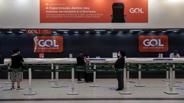 LATAM y Azul Aerolíneas brasileñas cancelan centenares de vuelos por Covid-19