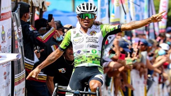 Venezolano Eduin Becerra lidera quinta etapa de vuelta al Táchira