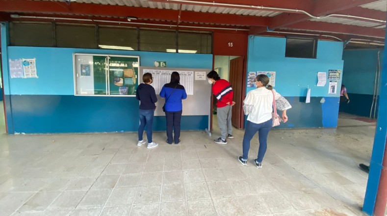 Desde las 06H00 (hora local), un total de 6.847 juntas receptoras de votos abrieron sus puertas para recibir a los millones de electores costarricenses.